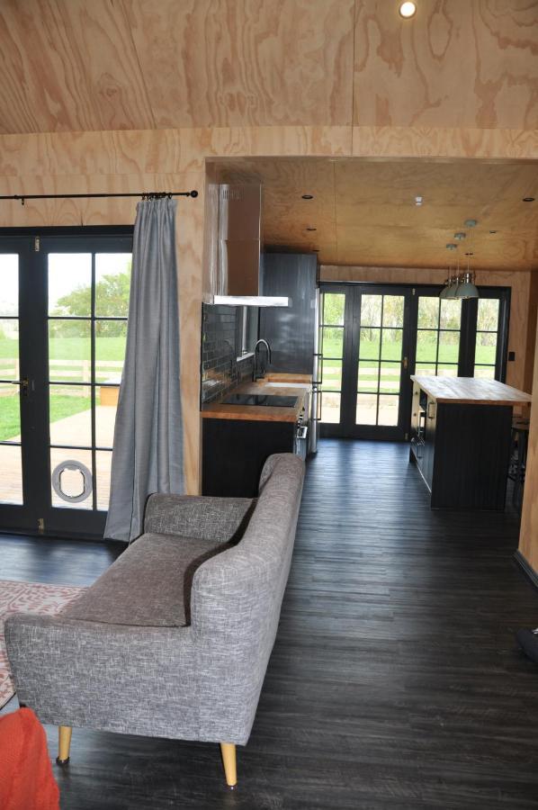 Renagour Cottage - Farmstay With Hot Tub! 旺格努伊 外观 照片